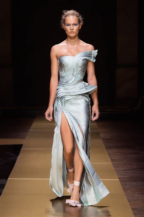 versace haute couture fall winter 2015 2016|atelier versace fall 2015 review.